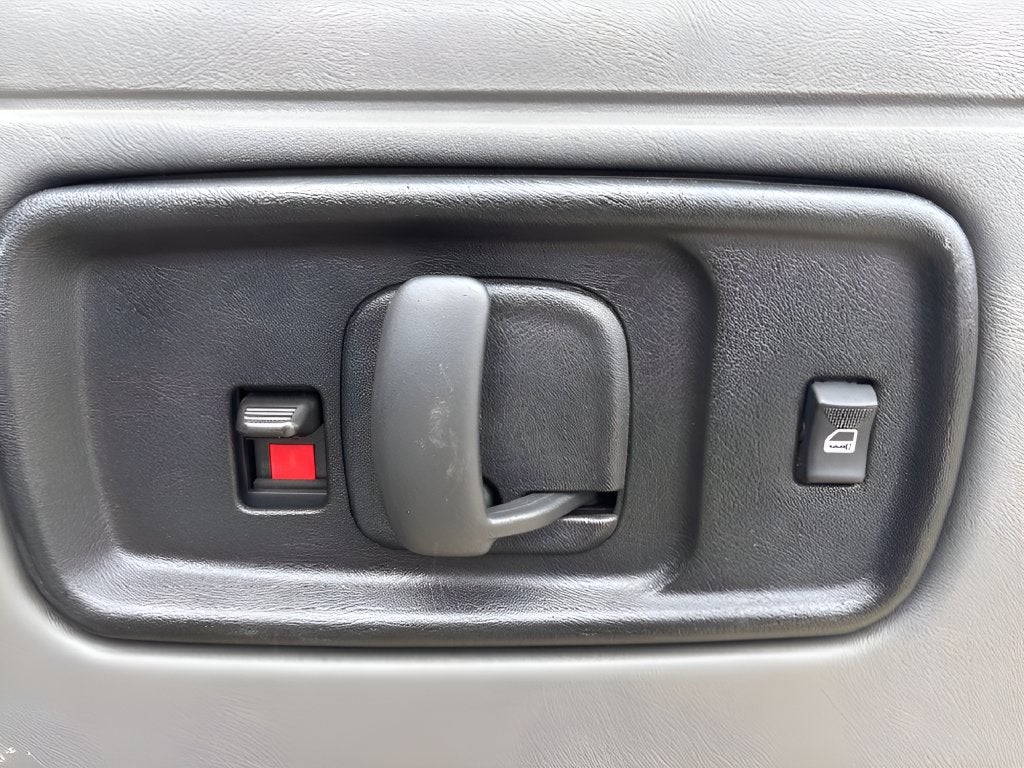 2023 Chevrolet Express Passenger 3500 1LS