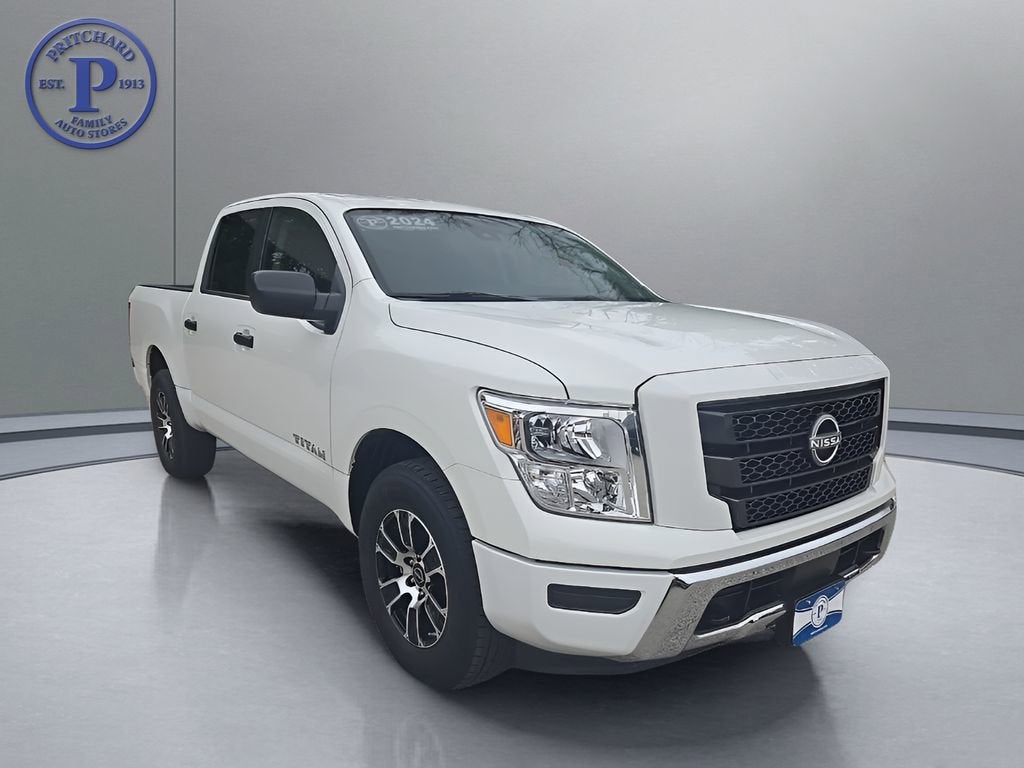 2024 Nissan Titan SV 4X4 Crew Cab's photo