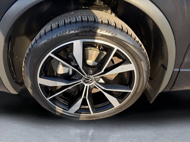 2023 Volkswagen Tiguan SEL R-Line