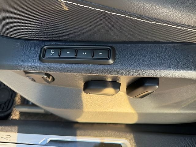 2023 Volkswagen Tiguan SEL R-Line