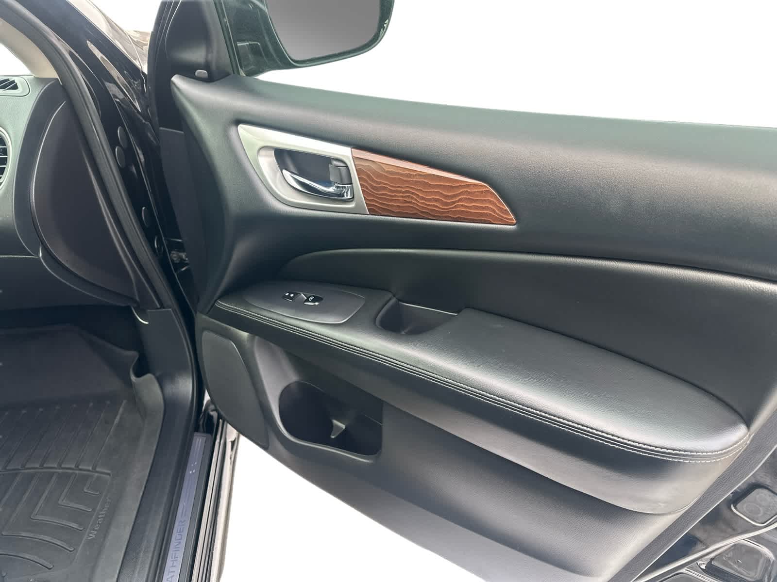 2017 Nissan Pathfinder Platinum