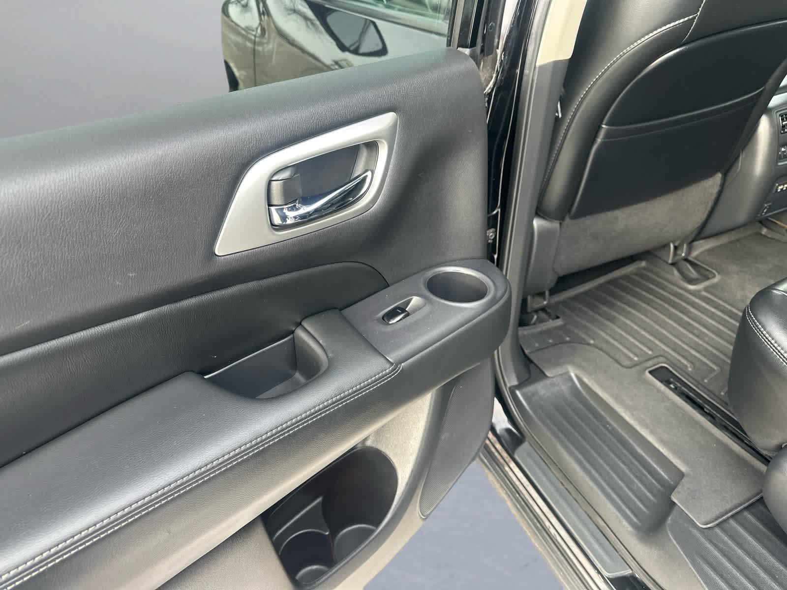 2017 Nissan Pathfinder Platinum