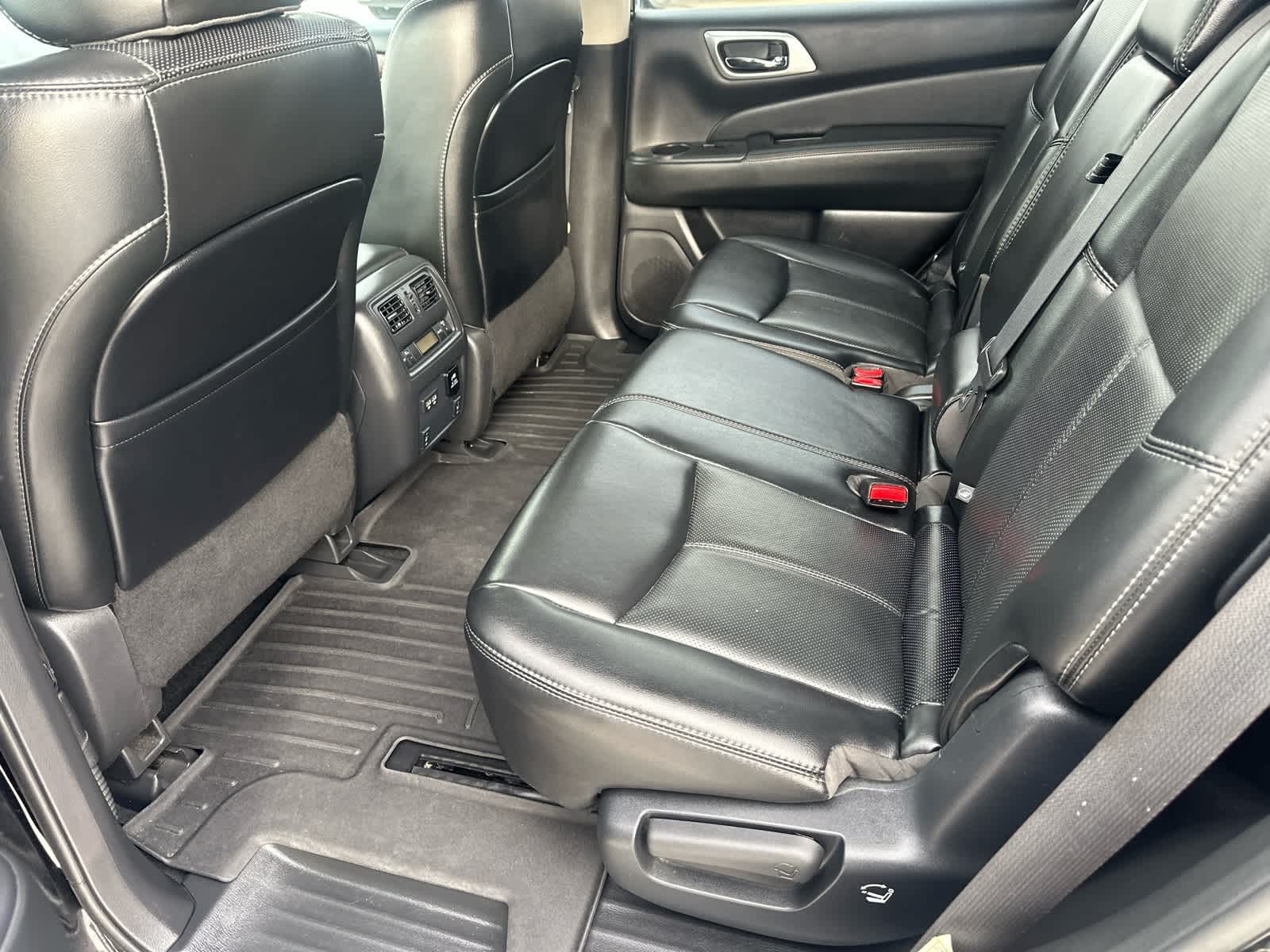 2017 Nissan Pathfinder Platinum