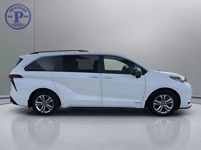 2021 Toyota Sienna XLE