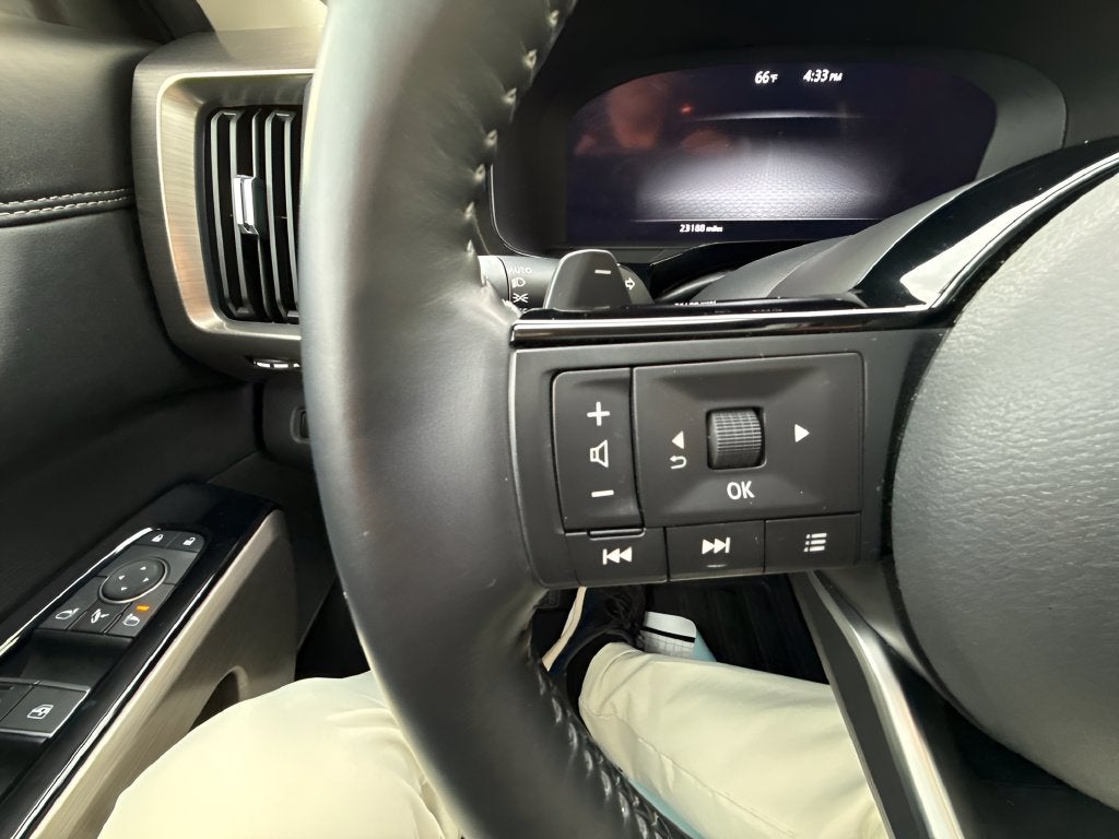 2025 Nissan Pathfinder Platinum